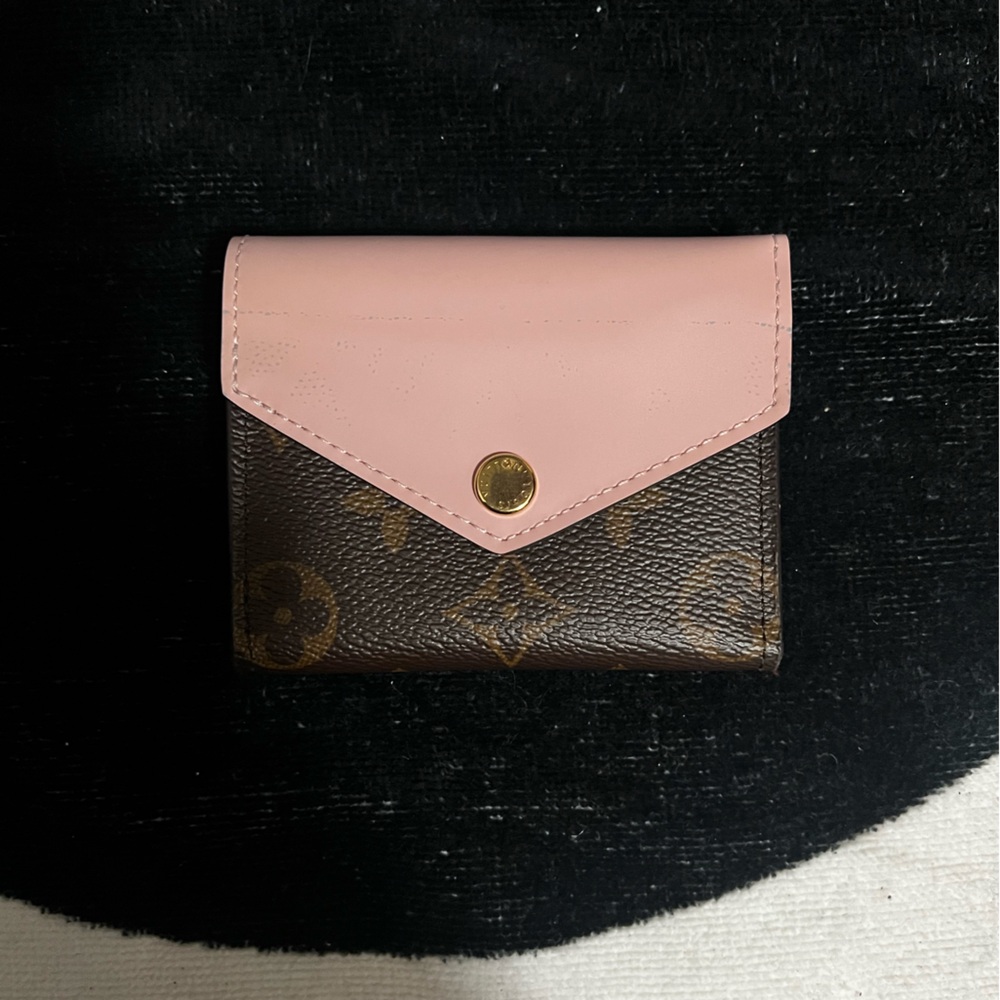 LOUIS VUITTON Zoé Wallet Pink Rose Ballerine